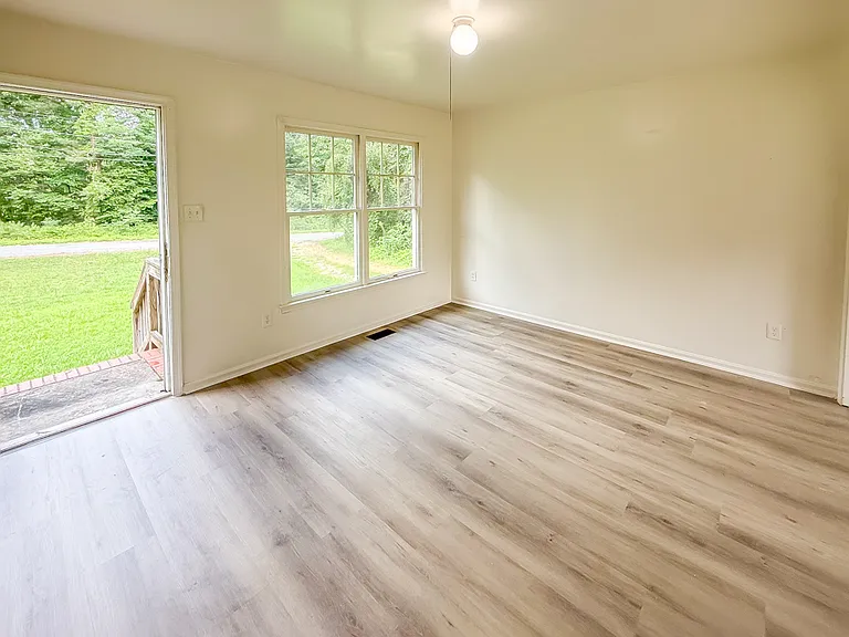 520 Lancaster Creek Dr — Photo 2