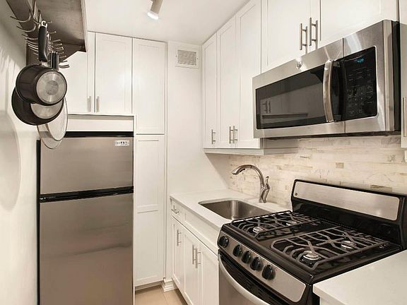 3rd image of 1180 2nd Ave #9F