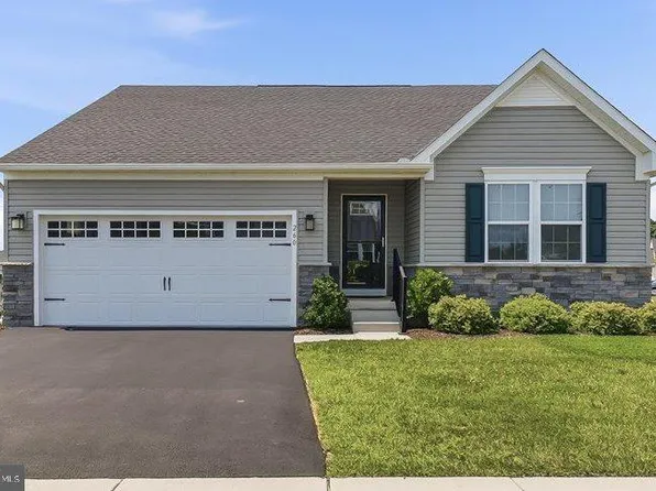 260 Letitia Manor Dr, West Grove, PA 19390