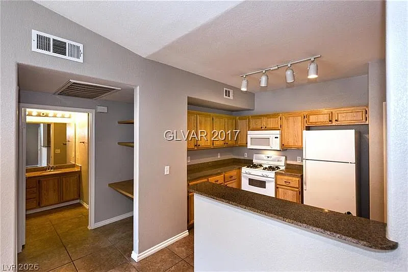1 bed, 1.0 bath, 814 sqft, $1,399 — Photo 3