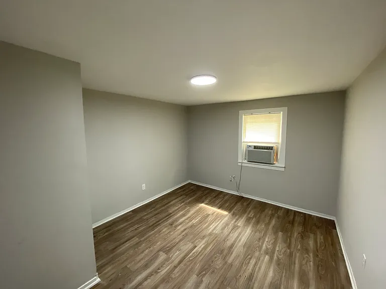 1810 Hemlock Ave — Photo 6