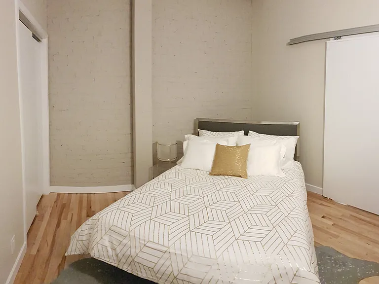 100 Princess St — Photo 11