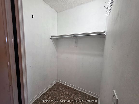 4th image of 9 Northern Heights Dr E #916