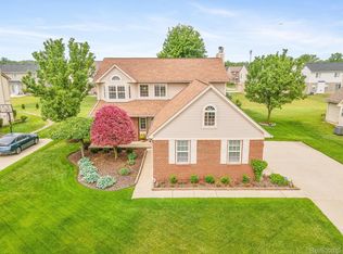 7140 Anna Dr, Belleville, MI