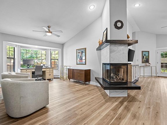 5th image of 2989 1/2 Brookwood Dr