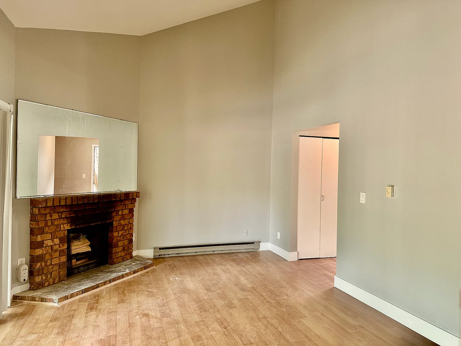 2 bed, 930 sqft, $2,300 — Photo 1