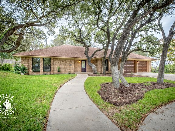 4th image of 710 Badger Cir