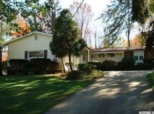 6900 Cranbrook Dr, Brecksville, OH 44141