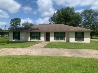 1206 E Pineshadows Dr, Sour Lake, TX 77659