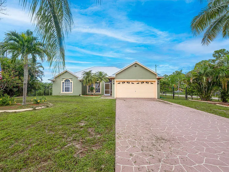 2741 SW Pierson Rd — Photo 3
