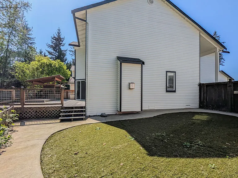 907 123rd Ave NE — Photo 13