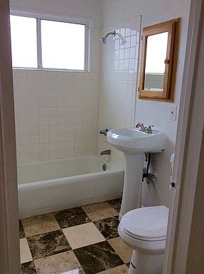 5th image of 4158 Redondo Beach Blvd APT C