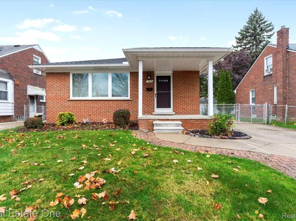 7614 Robinson Ave, Allen Park, MI 48101