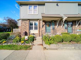 261 N Maple Rd, Saline, MI 48176