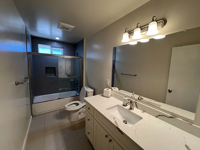 2119 Surrey Pl — Photo 12
