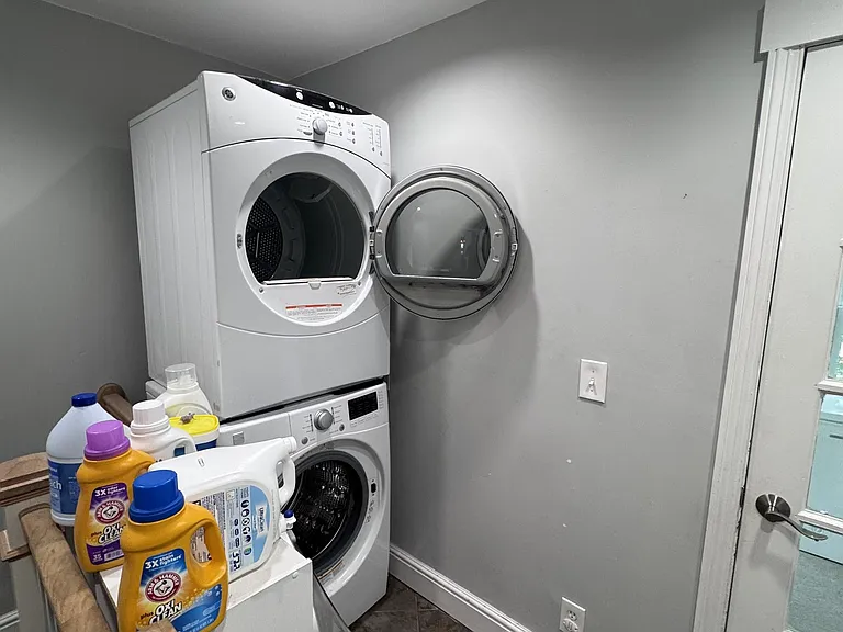 82 Lowden Ave #2 — Photo 5