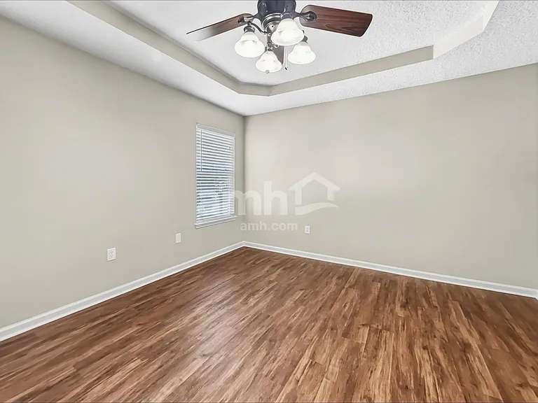 2724 Creekfront Dr — Photo 8