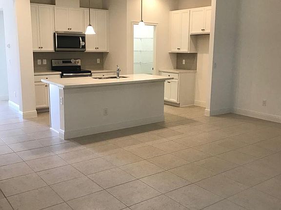 3rd image of 15467 Sugar Citrus Dr