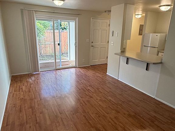 5th image of 830 W 5th Ave #4