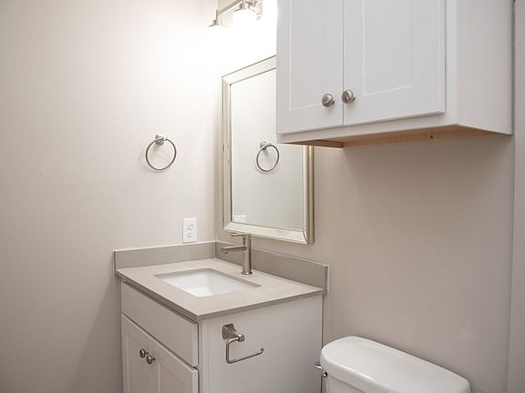 5th image of 804 San Saba Dr