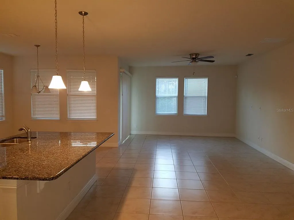 4 bed, 3.0 bath, 2034 sqft, $2,900 — Photo 3