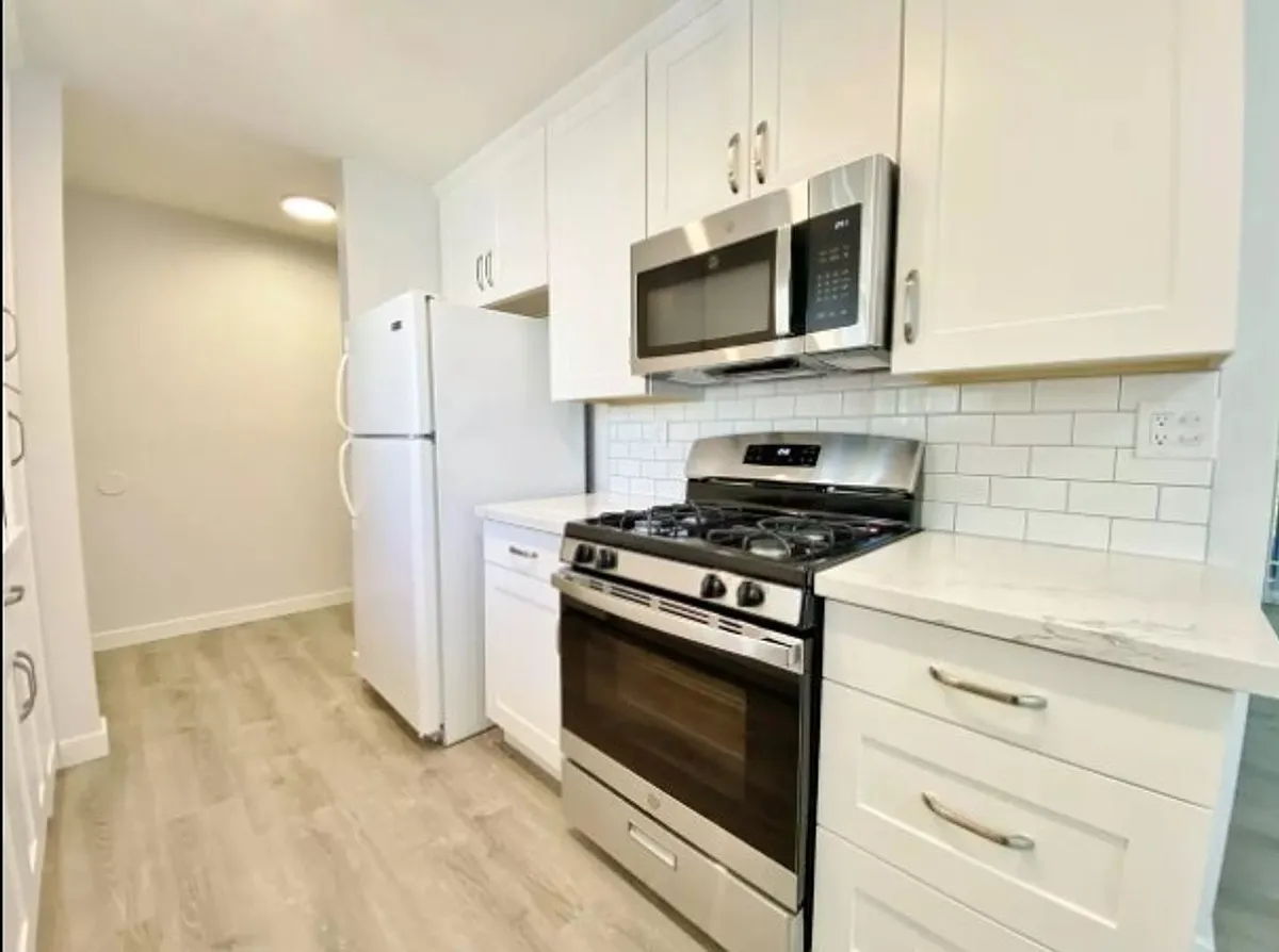 Building Photo - 1203 E San Antonio Dr #301