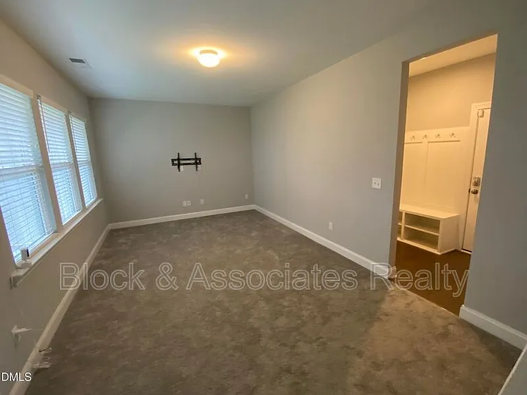 806 Grafton Peak Ln — Photo 21