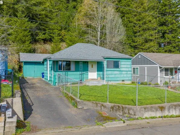 900 W 17th St, Coquille, OR 97423