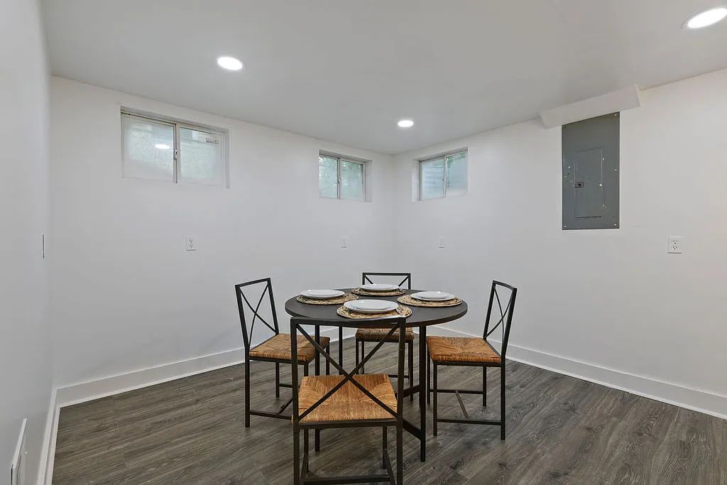 1 bed, 896 sqft, $1,200 — Photo 3