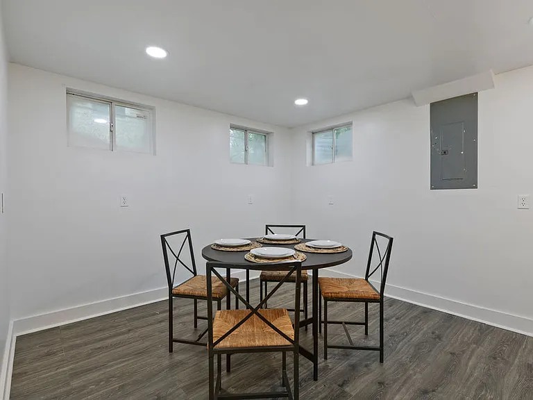 2254-2256 Hiawatha Park Dr — Photo 3