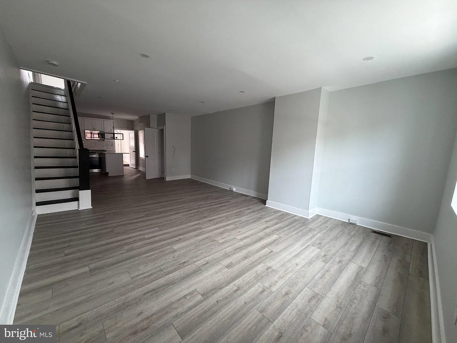 3 bed, 1.5 bath, 1280 sqft, $2,100 — Photo 2