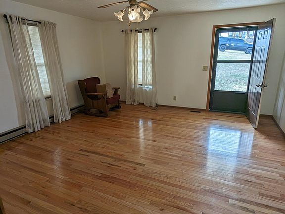 3rd image of 113 Skyview Dr