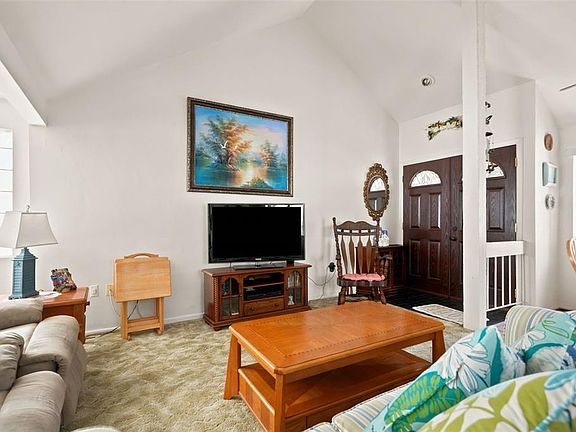 5th image of 7835 Fox Den Row