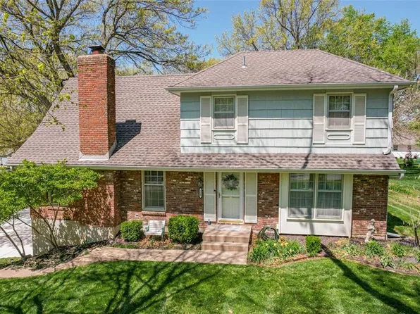 110 Cayuga Ln, Lake Winnebago, MO 64034