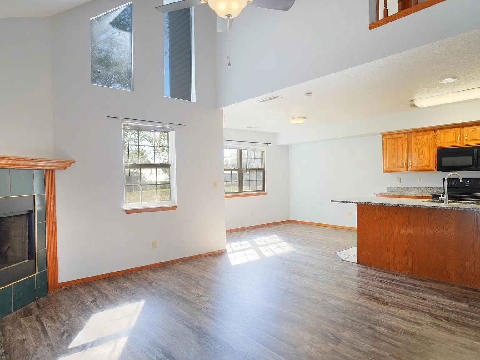 2 bed, 2.5 bath, 1000 sqft, $1,050 — Photo 4