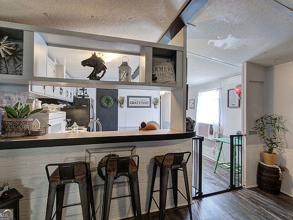 4th image of 676 Flowery Branch Rd