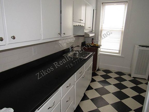 3rd image of 2384 27th St #2