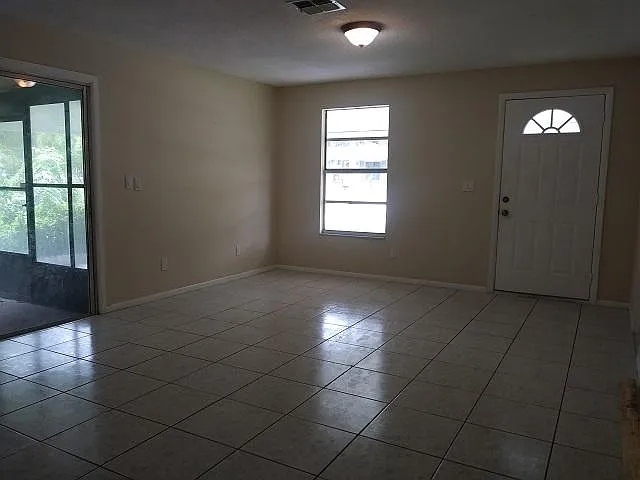 129 Alder Ave — Photo 2