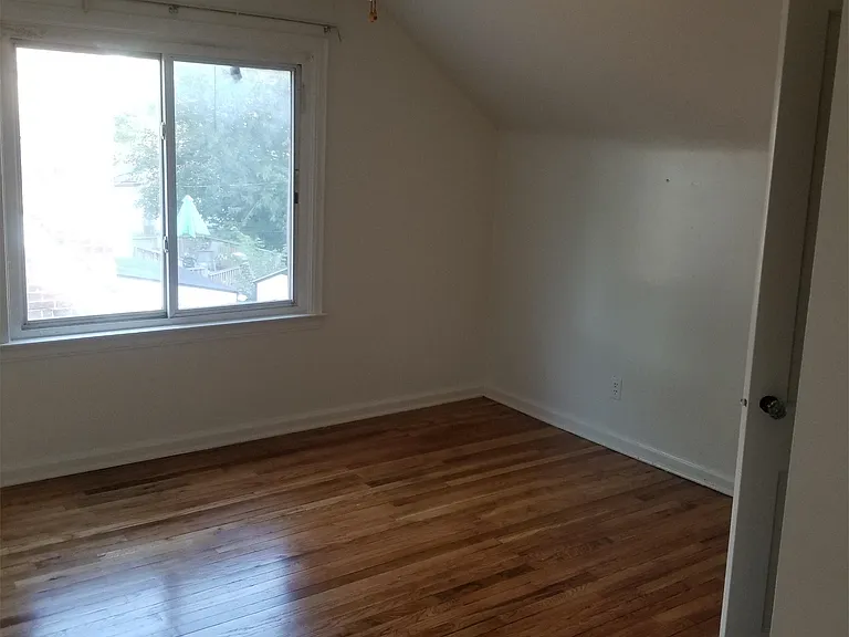 15332 Saint Marys St — Photo 8