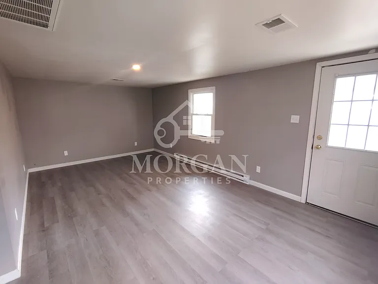 421 E South D St — Photo 2