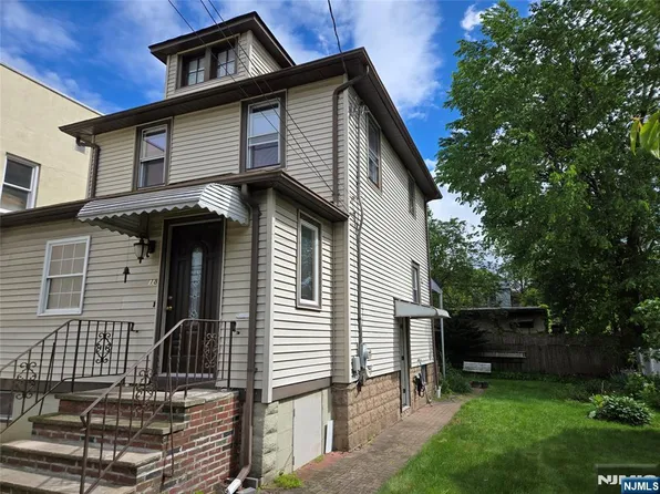 18 W Broad St, Bergenfield, NJ 07621