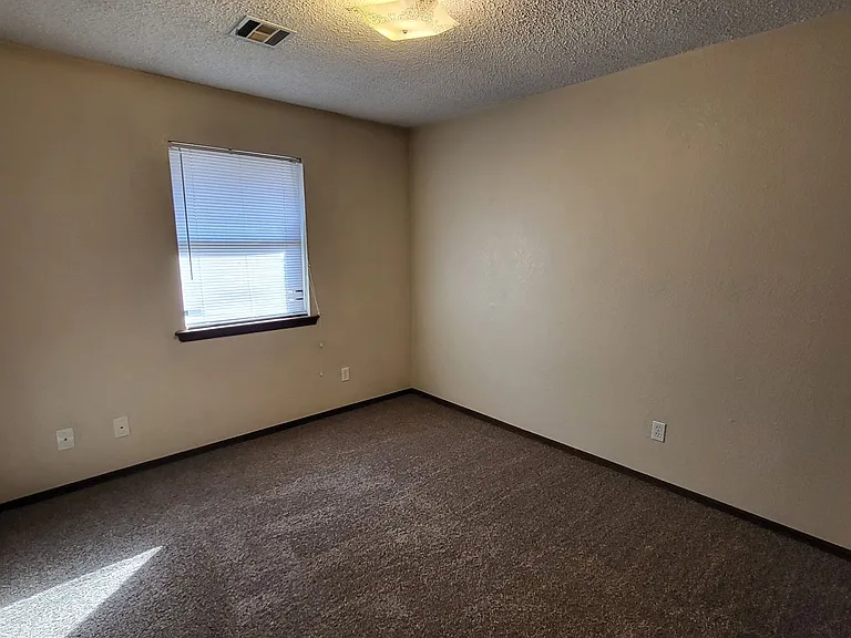 921 Callie Ave — Photo 9