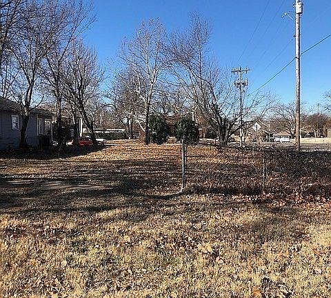 3rd image of 2820 N Robinson Ave