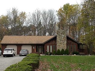 137 Green Manor Dr, Butler, PA 16002