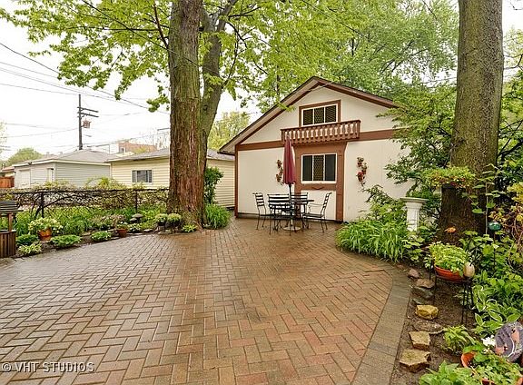 3rd image of 2208 W Leland Ave