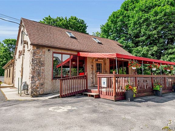 3rd image of 951 Ridge Rd