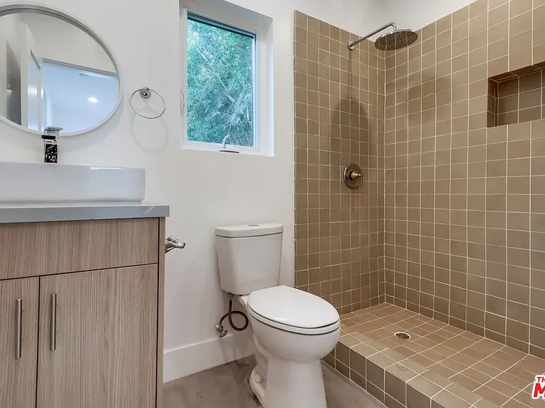 1151 S Highland Ave — Photo 11