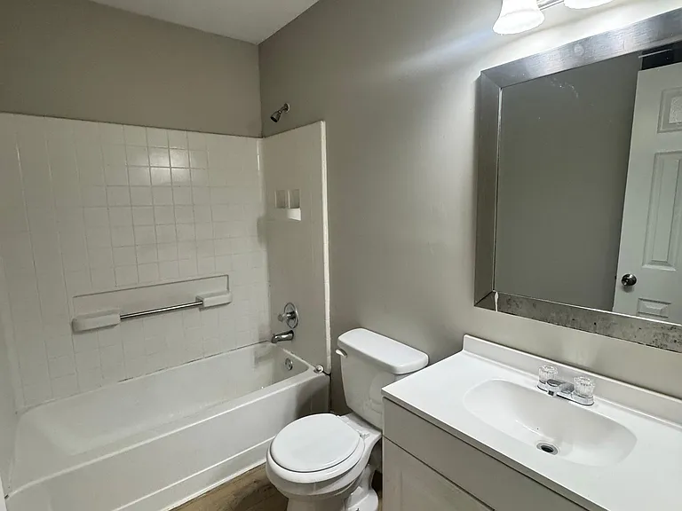 1047 Ellis Ln — Photo 5