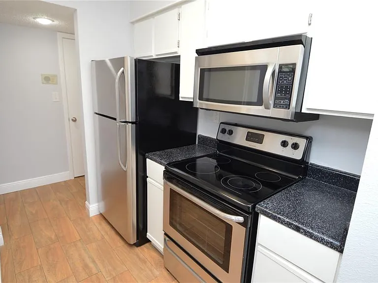 8722 Mallard Reserve Dr #102 — Photo 8