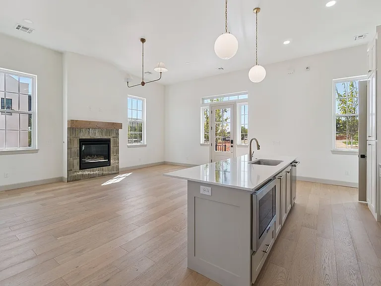 18835 Selah Way — Photo 10